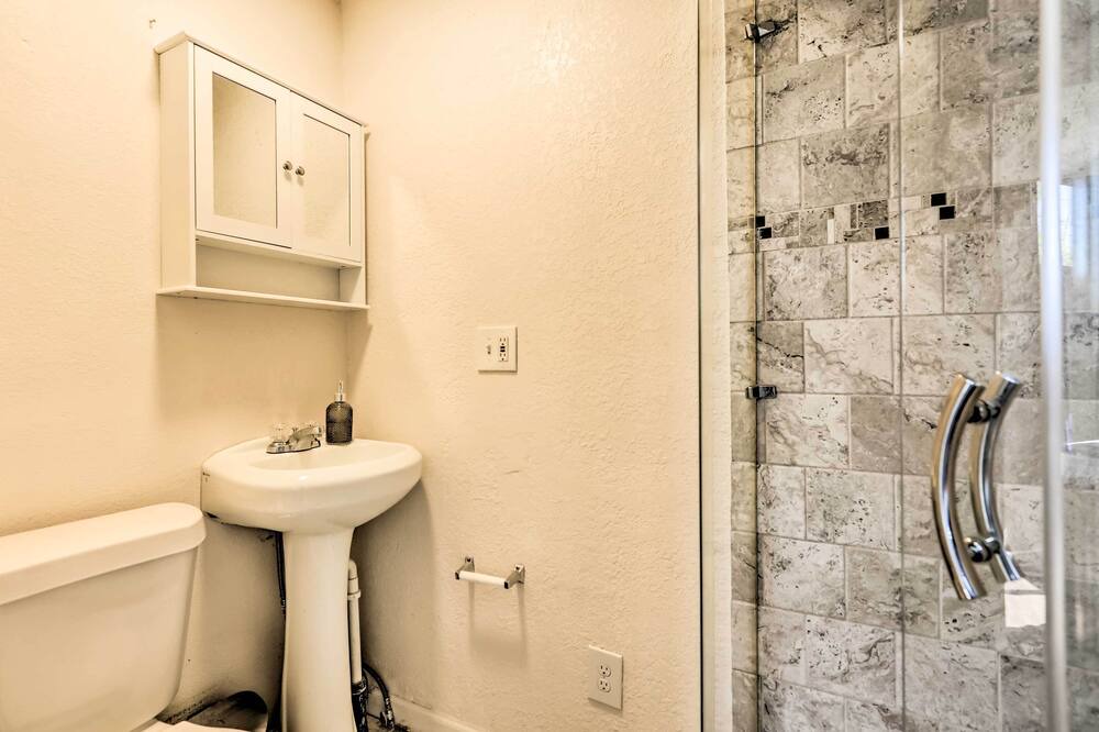 Photo of Bathroom in Lincoln Park