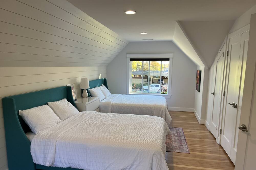Photo of Bedroom in Edgewater