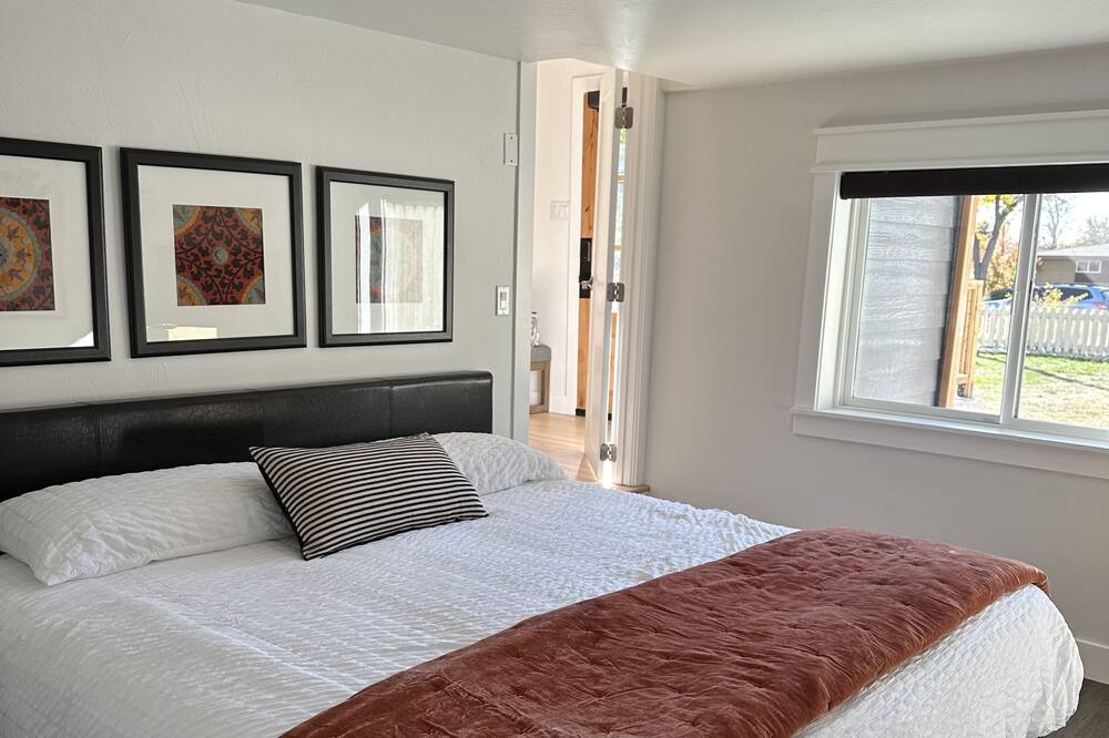 Photo of Bedroom in Edgewater