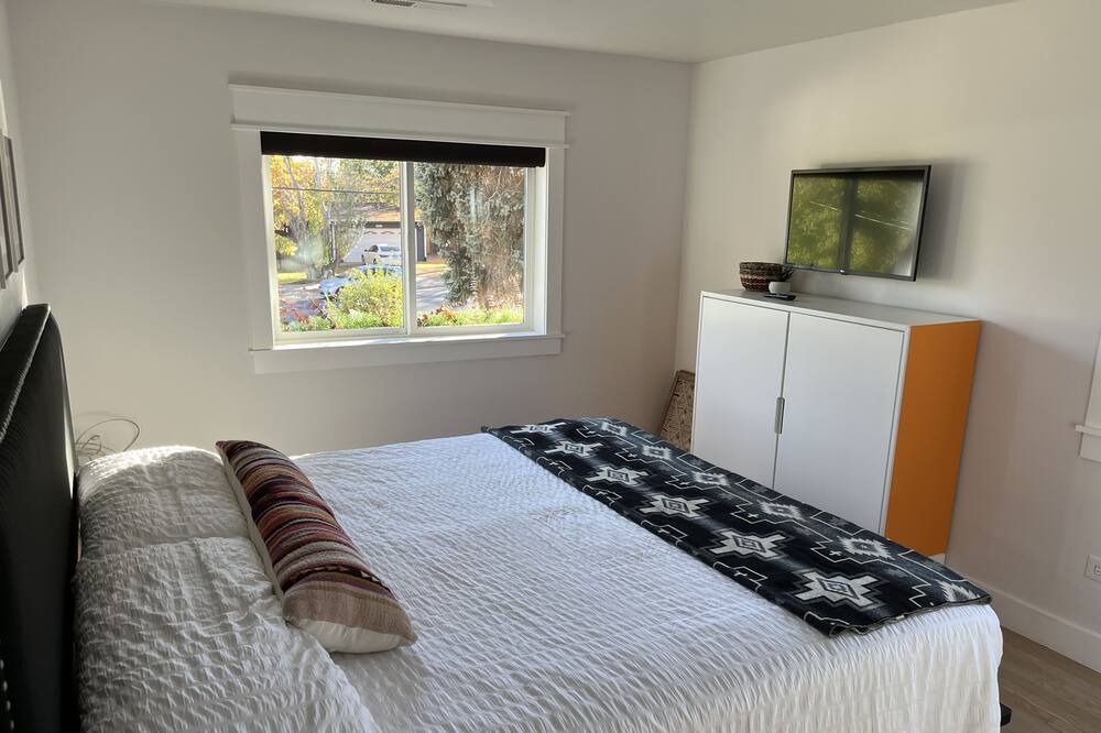 Photo of Bedroom in Edgewater