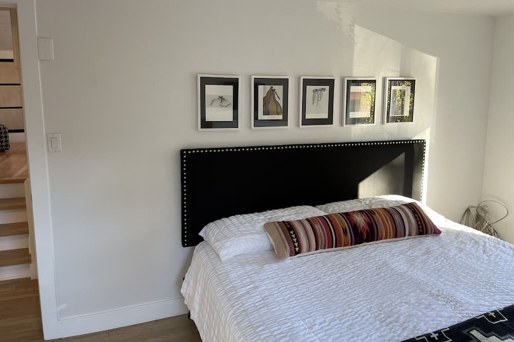 Photo of Bedroom in Edgewater