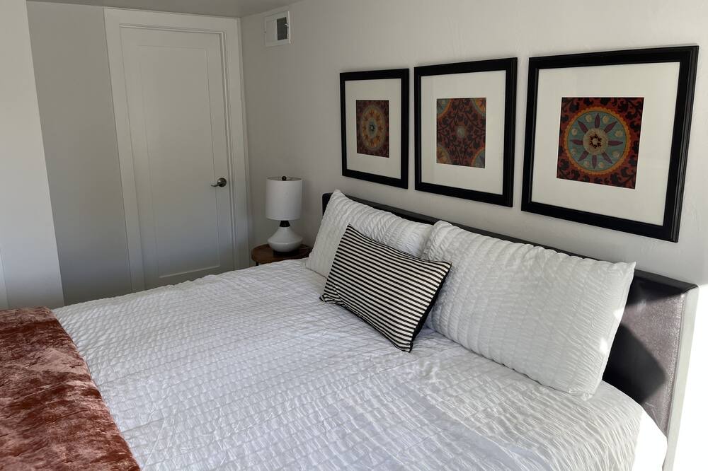 Photo of Bedroom in Edgewater