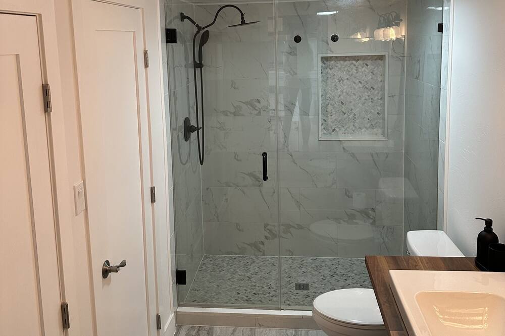 Photo of Bathroom in Edgewater