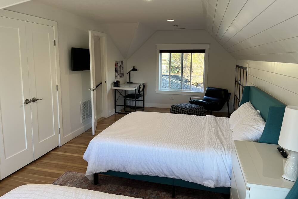 Photo of Bedroom in Edgewater