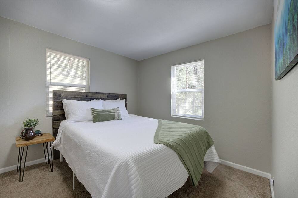Photo of Bedroom in Evergreen West Central