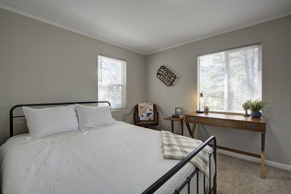 Photo of Bedroom in Evergreen West Central
