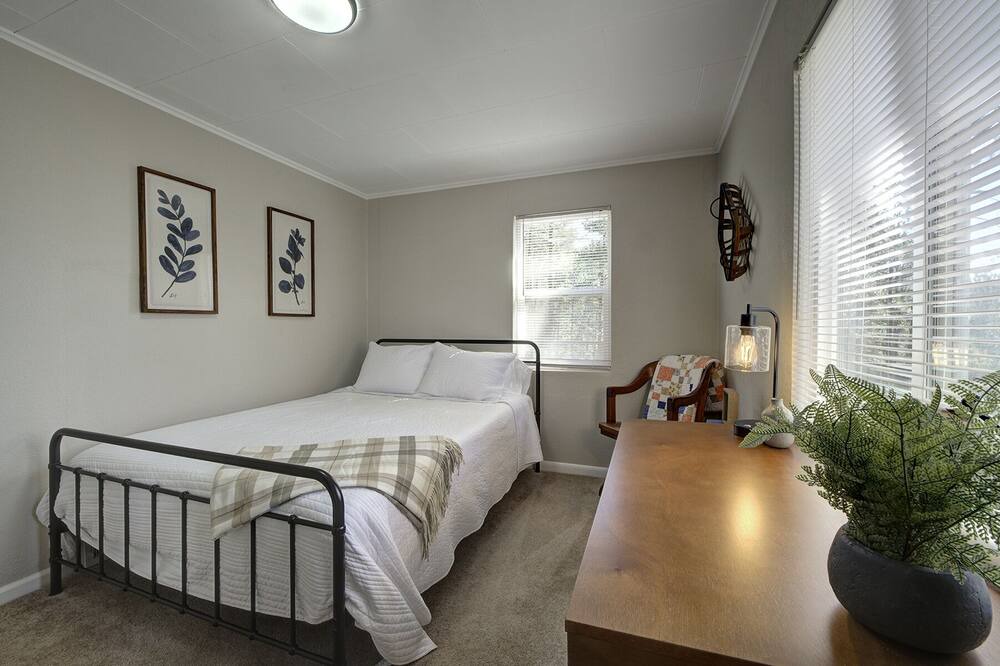 Photo of Bedroom in Evergreen West Central