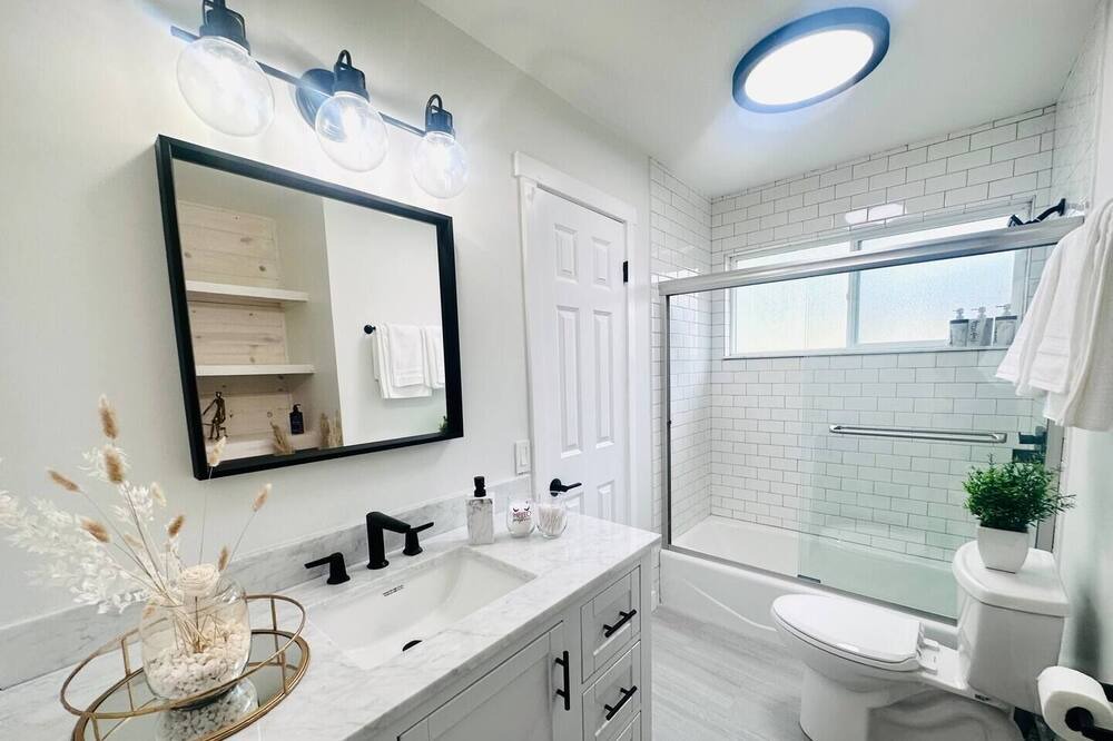 Photo of Bathroom in Goldsmith