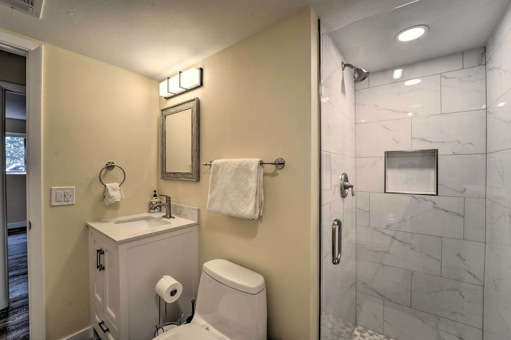 Photo of Bathroom in Allendale Area