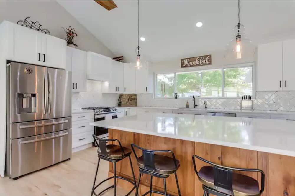 Photo of Kitchen in Arvada Plaza Area