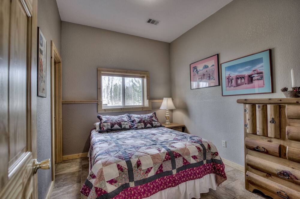Photo of Bedroom in Warm Springs