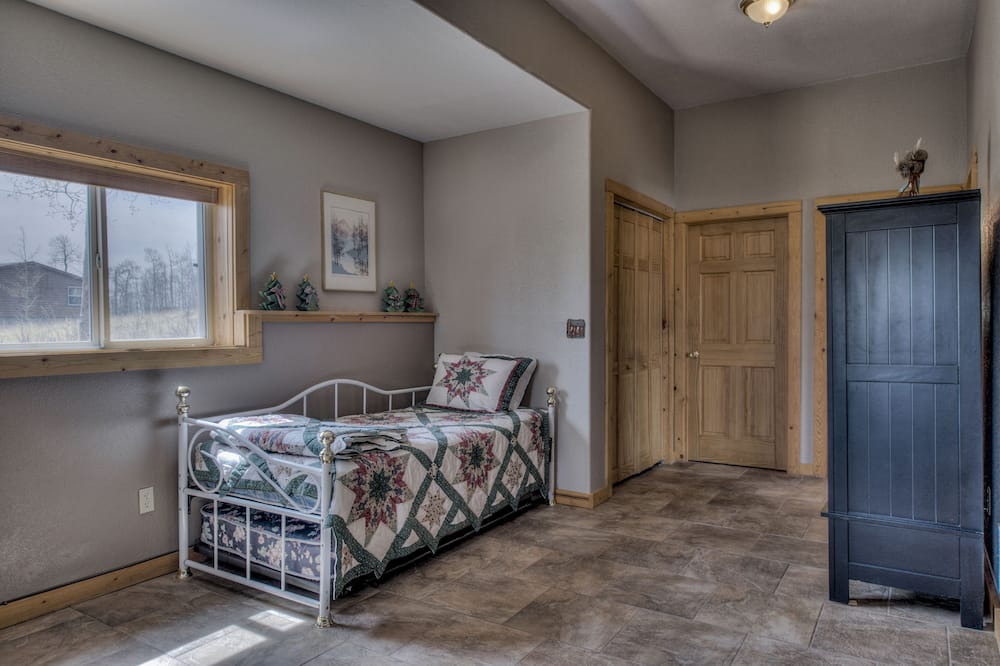 Photo of Bedroom in Warm Springs