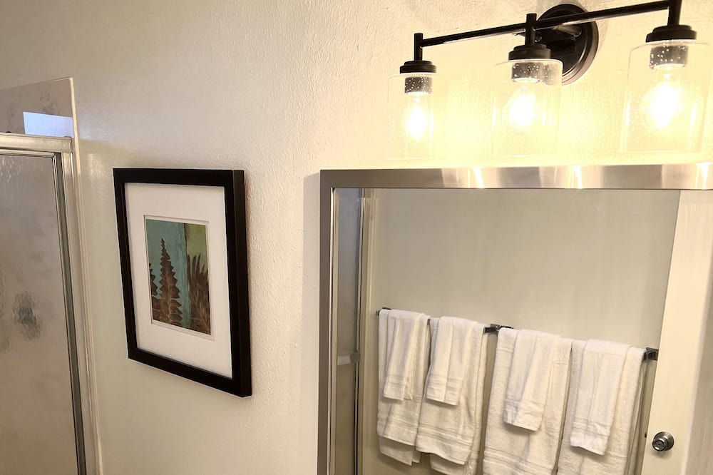 Photo of Bathroom in Cheyenne Meadows