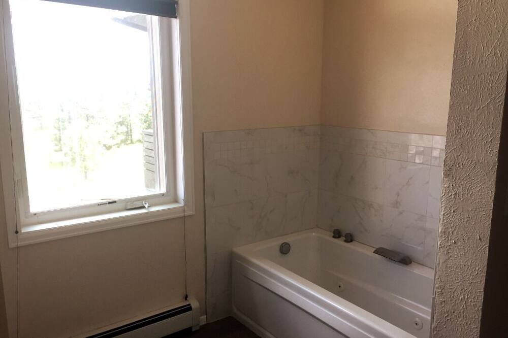 Photo of Bathroom in Golden