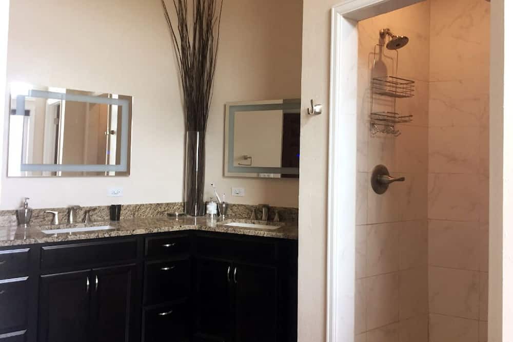 Photo of Bathroom in Golden