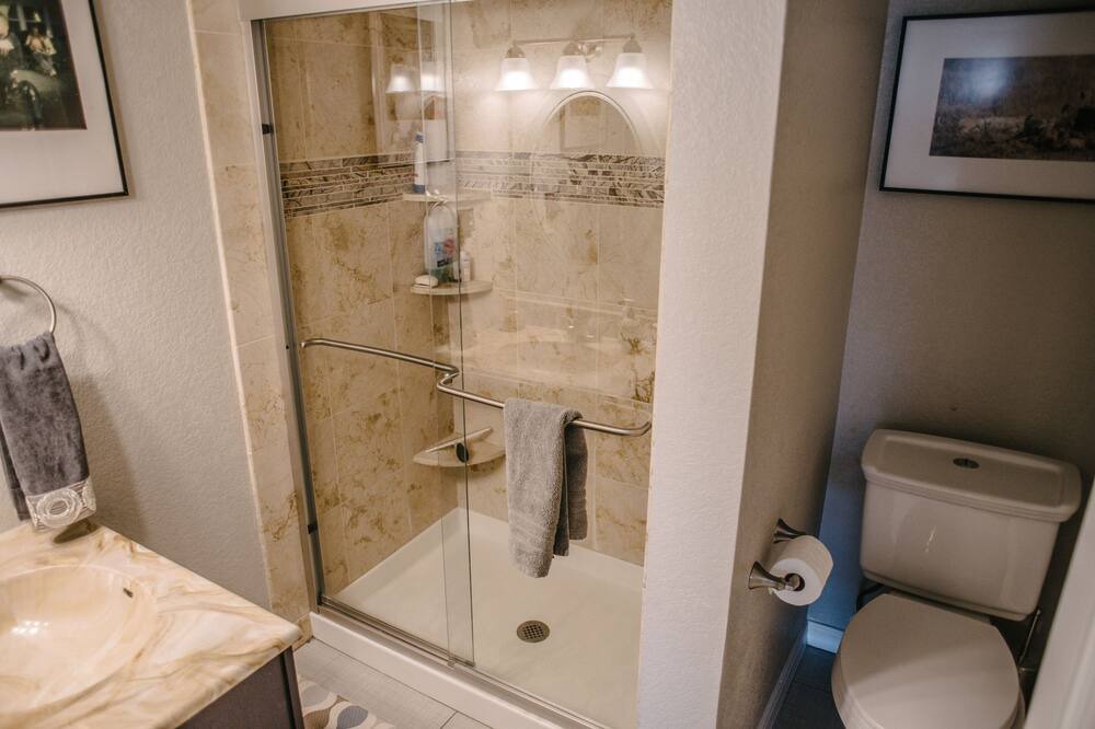 Photo of Bathroom in Golden