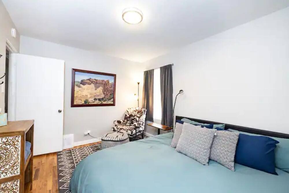 Photo of Bedroom in Delmar Parkway