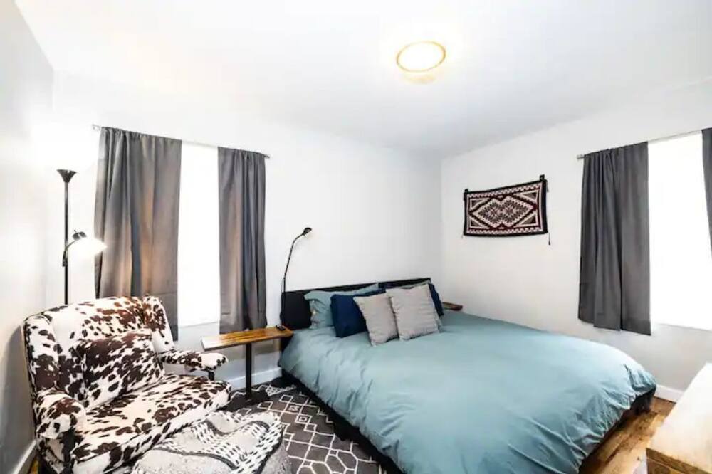 Photo of Bedroom in Delmar Parkway