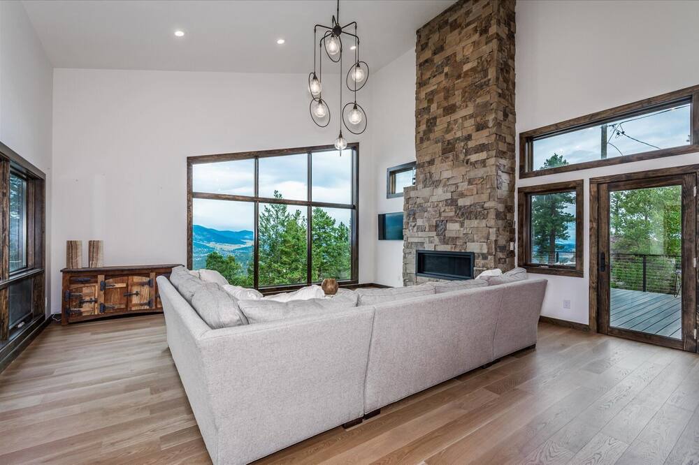 Photo of Livingroom in Evergreen