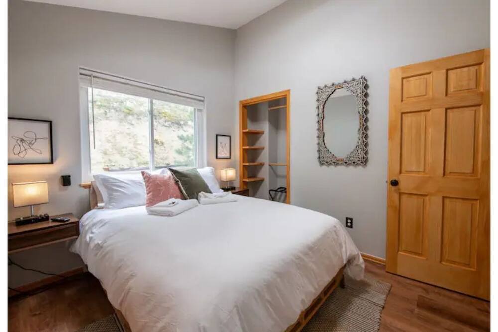 Photo of Bedroom in Conifer Mountain and Meadows