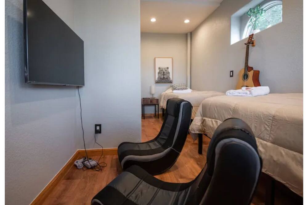 Photo of Bedroom in Conifer Mountain and Meadows