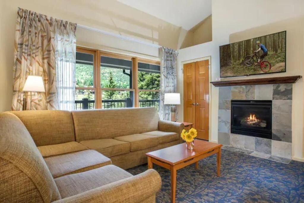 Photo of Livingroom in Highland Meadows