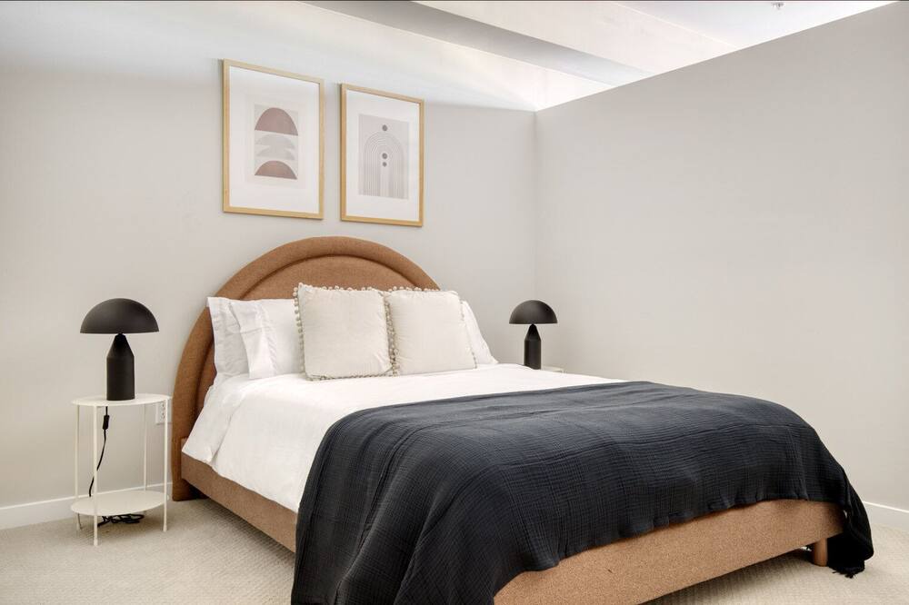 Photo of Bedroom in Transit Village