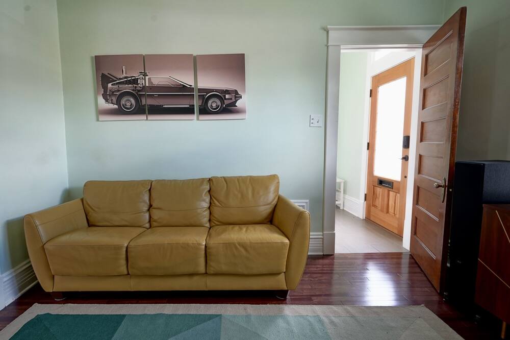 Photo of Livingroom in Cole