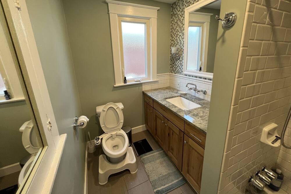 Photo of Bathroom in Cole