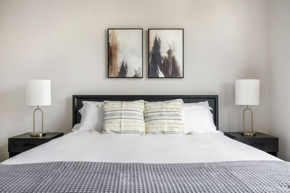 Photo of Bedroom in Transit Village