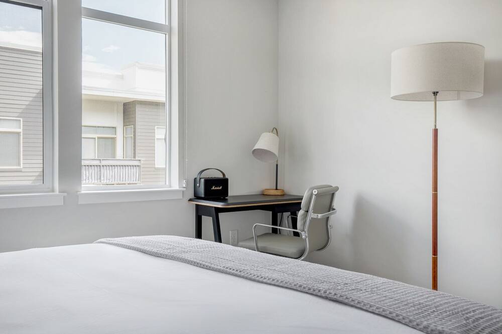 Photo of Bedroom in Transit Village