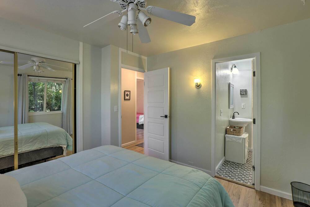 Photo of Bedroom in Columbine
