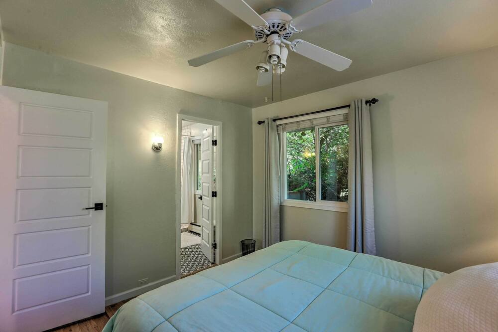 Photo of Bedroom in Columbine