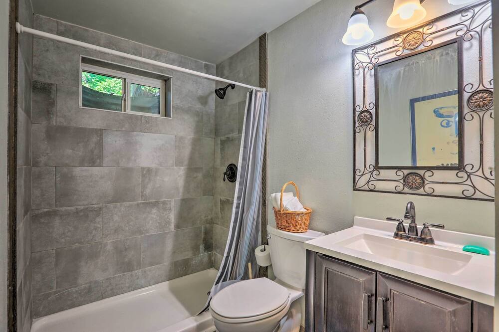 Photo of Bathroom in Columbine