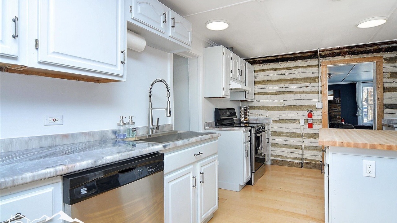 Photo of Kitchen in Twin Lakes