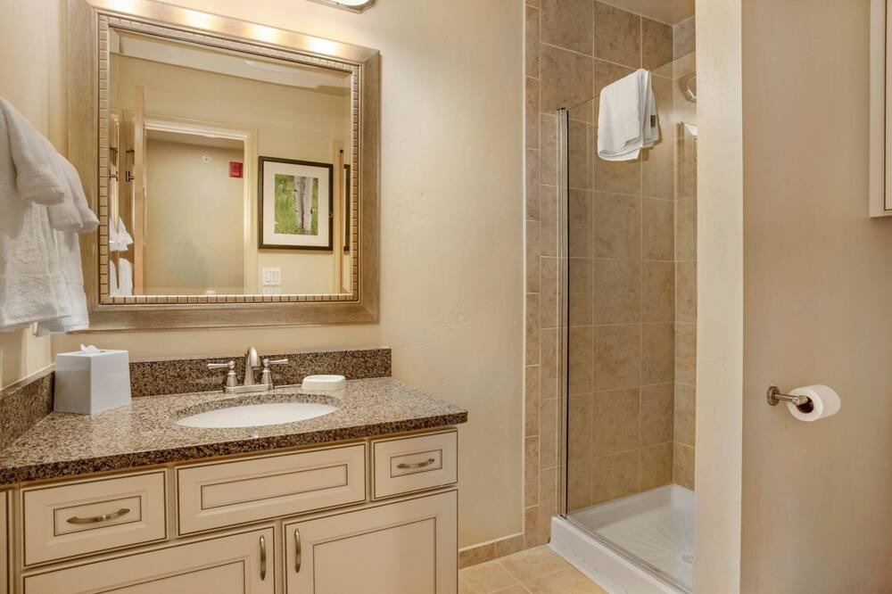 Photo of Bathroom in Highland Meadows