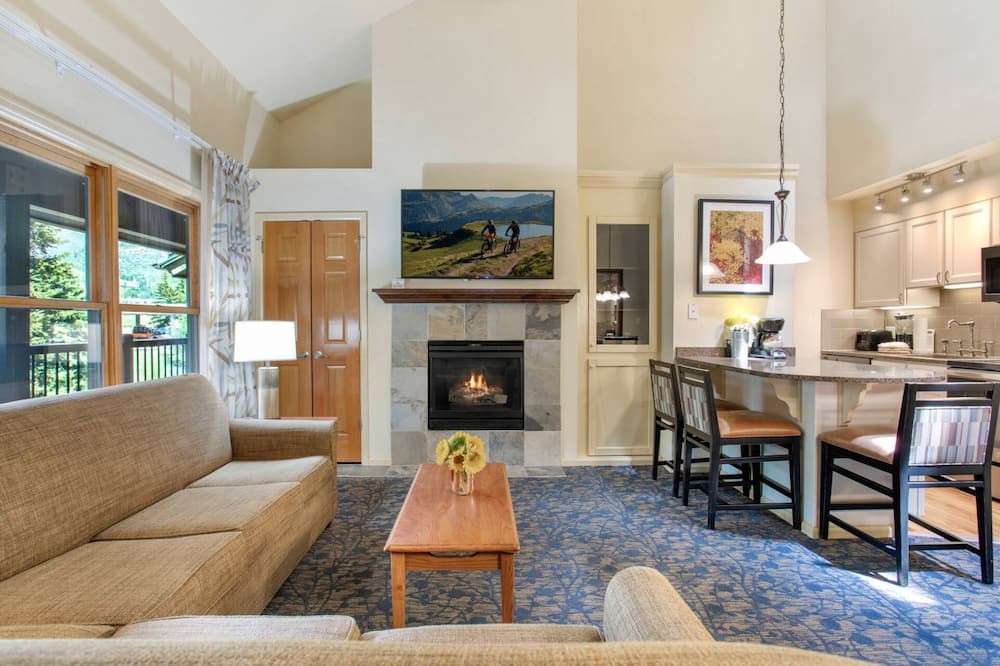 Photo of Livingroom in Highland Meadows