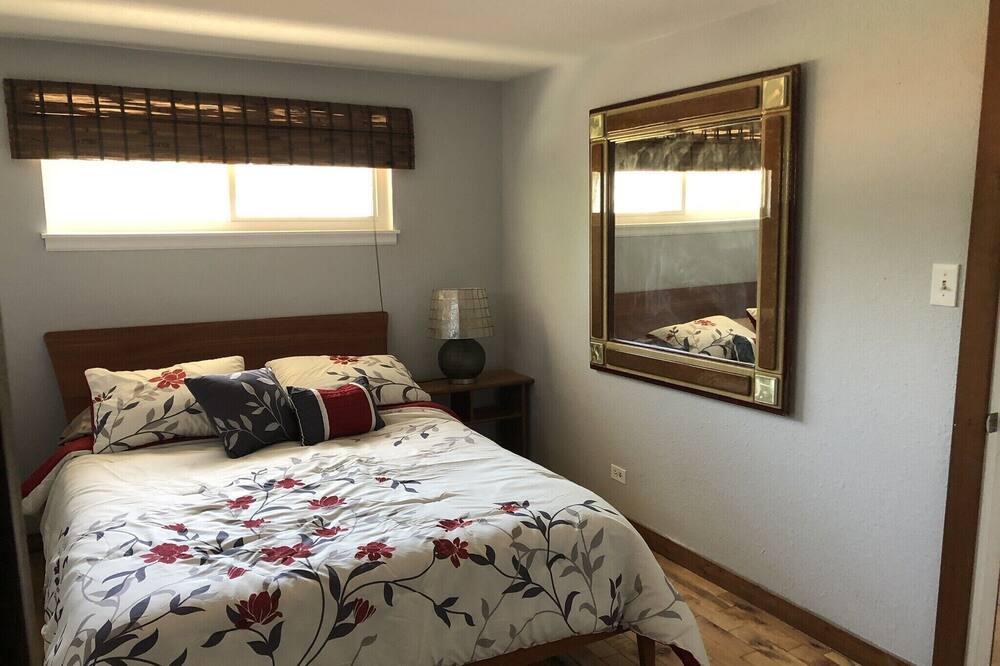 Photo of Bedroom in Edgewater