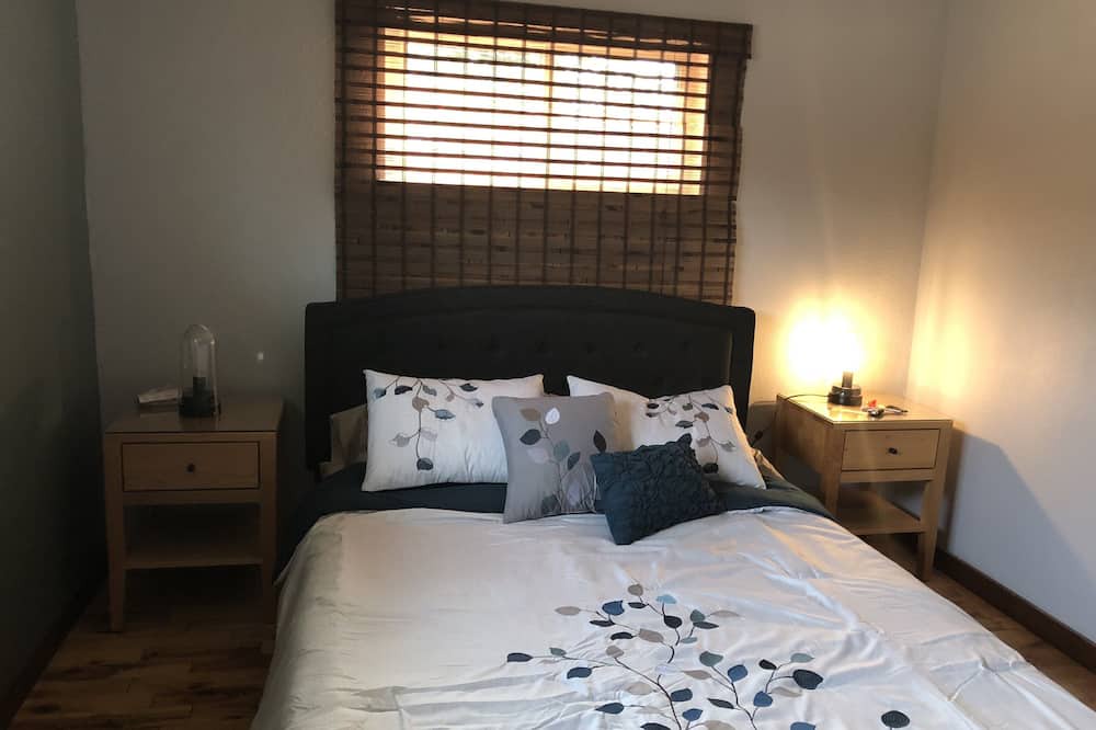 Photo of Bedroom in Edgewater