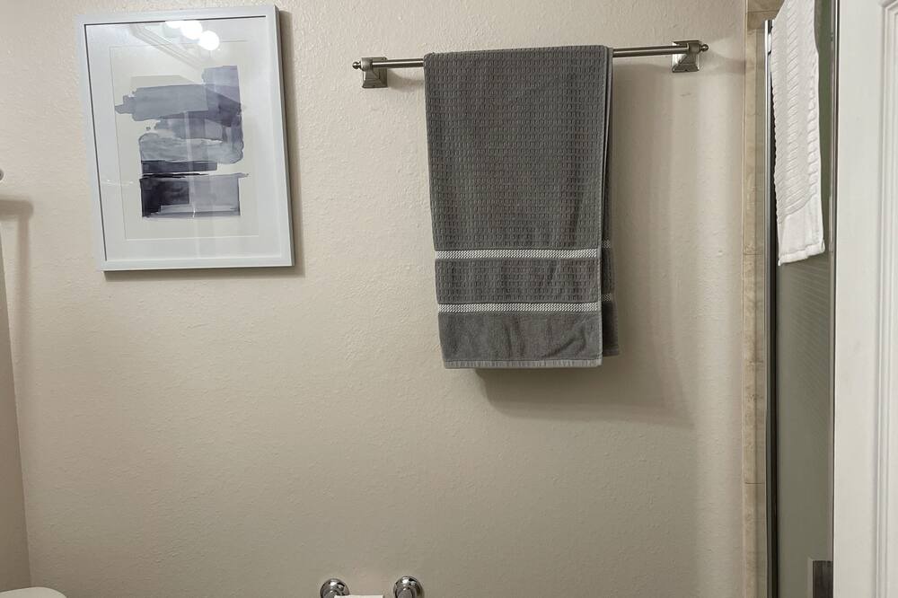 Photo of Bathroom in Summit Cove