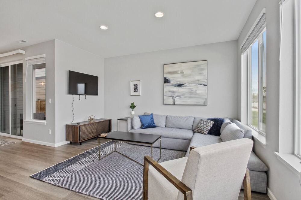 Photo of Livingroom in Dupont