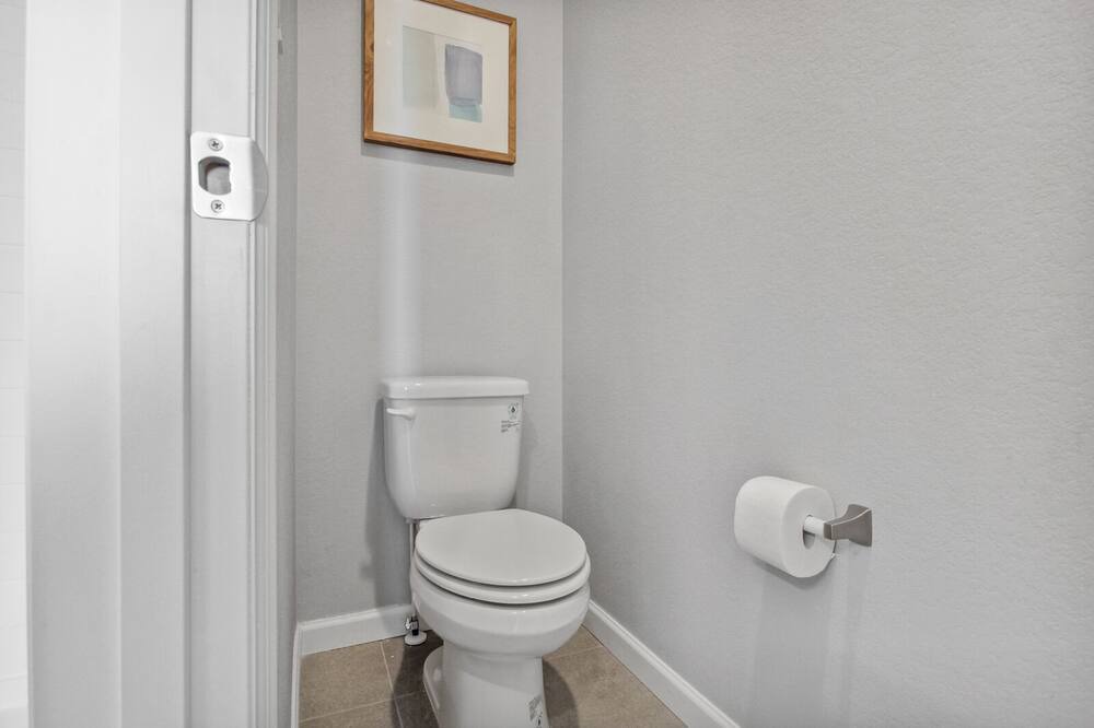 Photo of Bathroom in Dupont