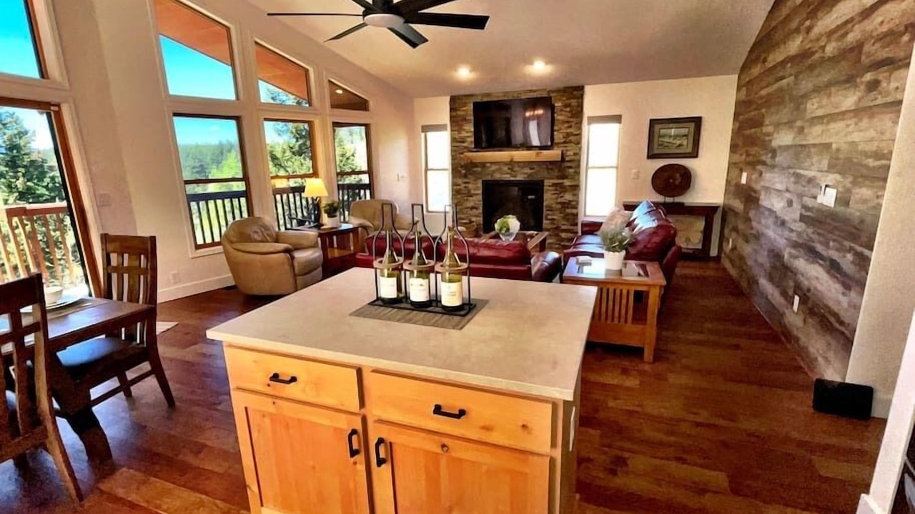 Photo of Livingroom in Black Hawk