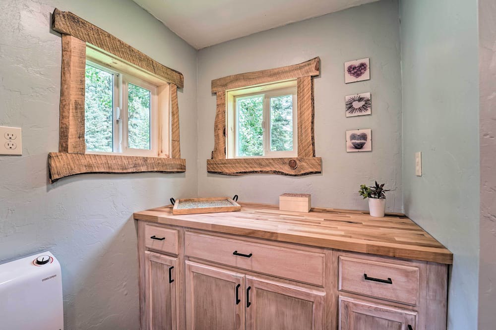 Photo of Bathroom in Columbine Lake