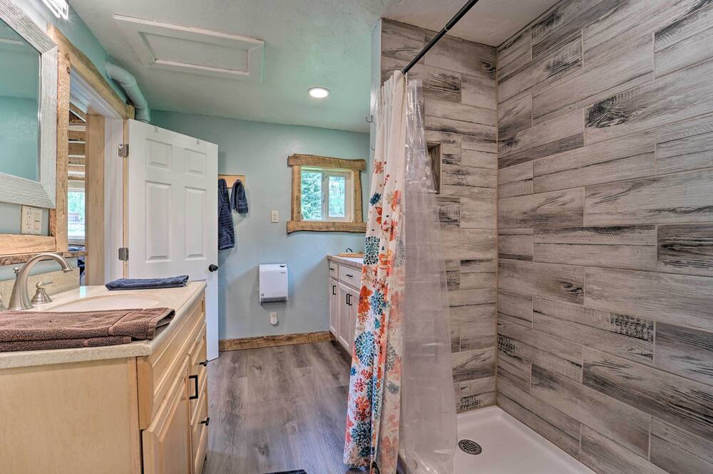 Photo of Bathroom in Columbine Lake