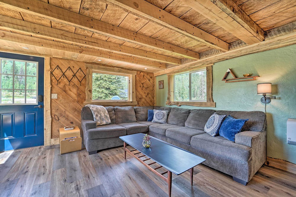 Photo of Livingroom in Columbine Lake
