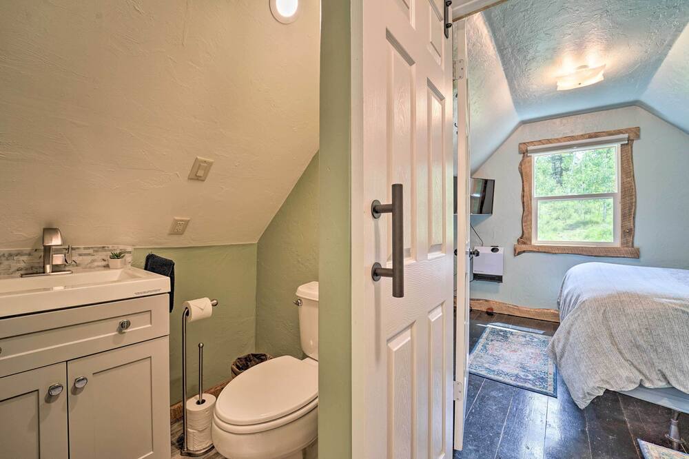 Photo of Bathroom in Columbine Lake
