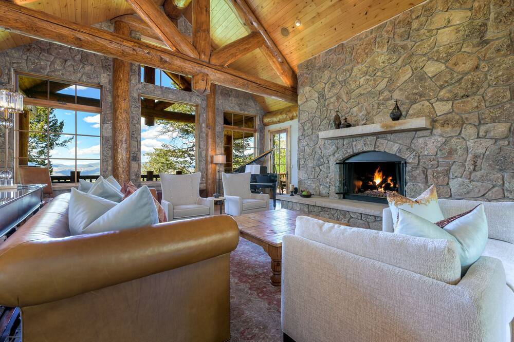 Photo of Livingroom in Edwards