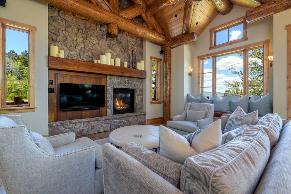 Photo of Livingroom in Edwards