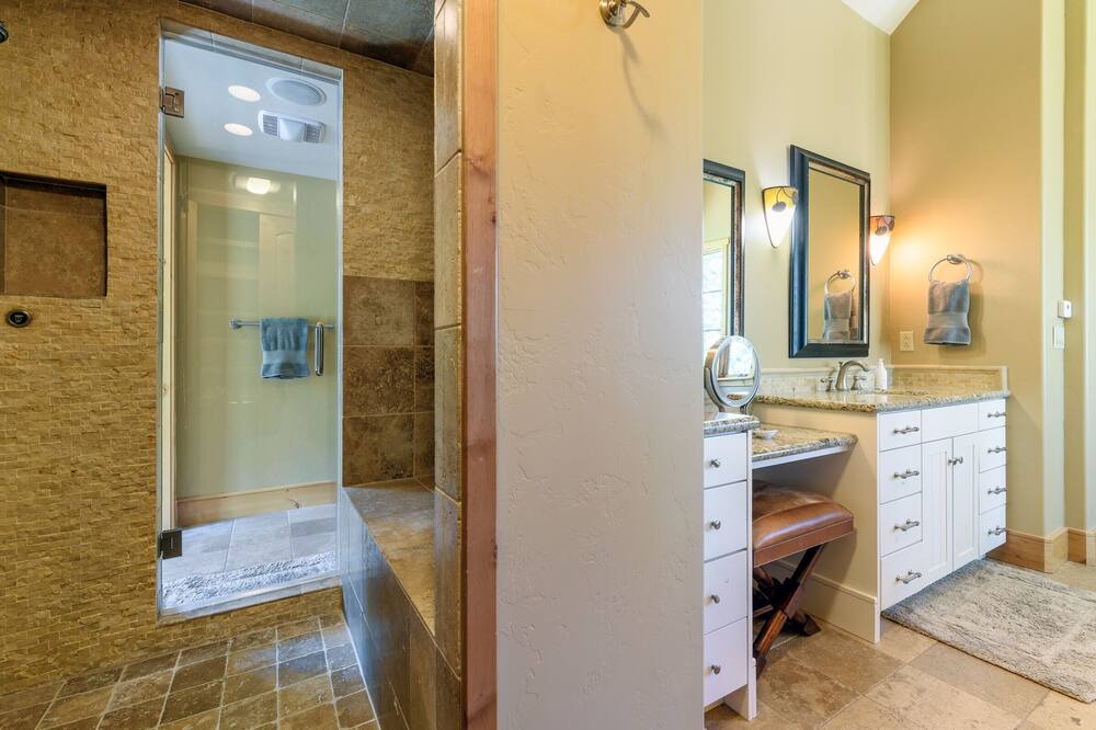 Photo of Bathroom in Edwards